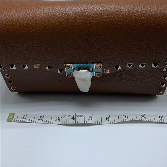 ❤️NWT VALENTINO SMALL ROCKSTUD CALFSKIN CROSSBODY BAG IN BROWN - Picture 11 of 15